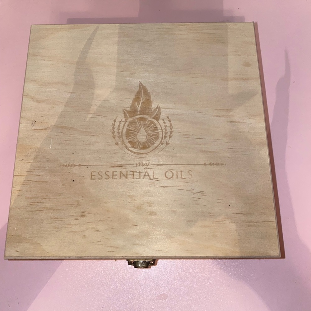 Essential oil organizer